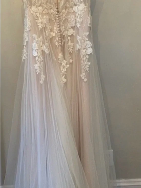 Essense of Australia D2840 Wedding A-Line Gown Size 12 - Picture 8 of 10